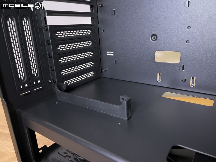 中堅新戰力,特色網狀通風直立中塔機殼 ThermalTake T27 TG ARGB