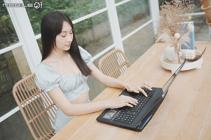 MSI Raider GE76 12UHS 實測｜承襲暴力效能美學的龍魂電競