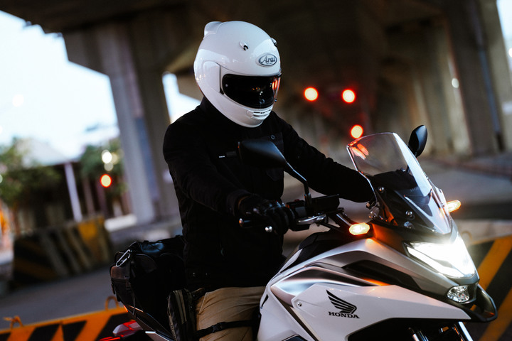 【開箱】日系質感休旅全罩 ARAI Astro GX