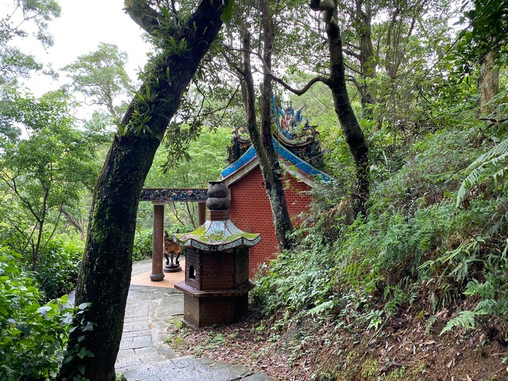 台北南港|南港山.親民好走的小百岳,飽覽101跟台北市區風景