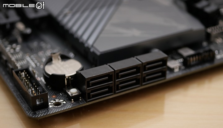 規格用料提升 Z690 AORUS ELITE AX DDR4 開箱