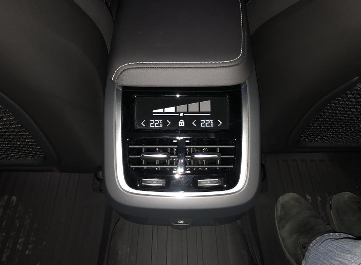 點我看大圖 末代雙出尾管---S60瑪瑙黑開箱&Polestar軟體性能優化
