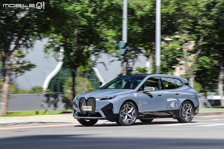 BMW iX xDrive40 旗艦版試駕|初嘗巴伐利亞發動機的轉型代表作!