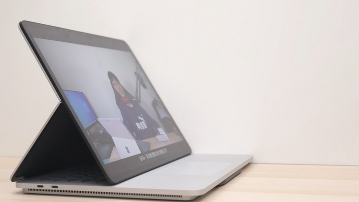 點我看大圖 邁向高性能筆電,同時變身平板 Microsoft Surface Laptop Studio 商務版