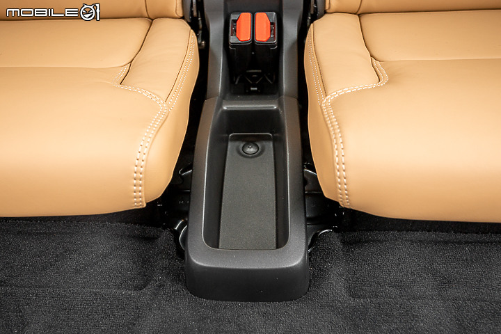 Volvo XC90 Recharge T8 深夜台北城散策｜電能架構大躍進的北歐旗艦！