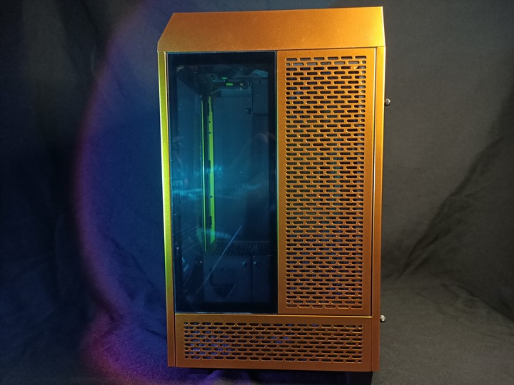 少女的首飾盒 Thermaltake曜越 The Tower 100 尊爵金 開箱評測