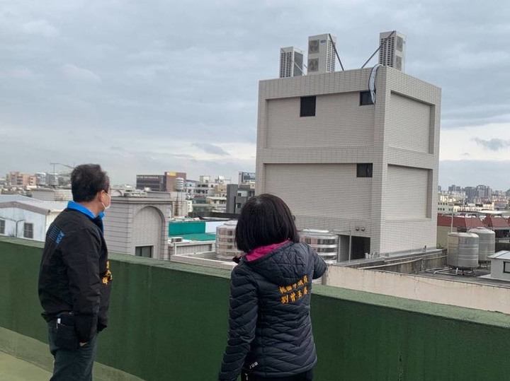 點我看大圖 基地台偽裝壓縮機 中壢居民氣炸