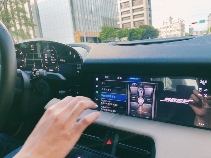 點我看大圖 Porsche Taycan與KIA EV6兩台電動車分享