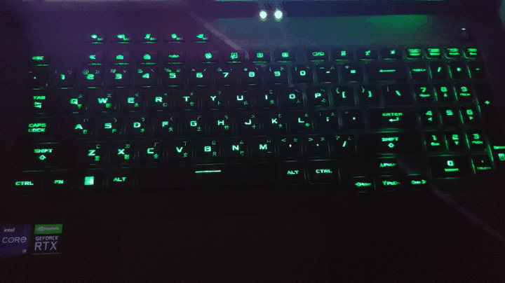 半透明元素加持新平台，ASUS ROG Strix SCAR 17 G733ZM 電競筆電開箱測試