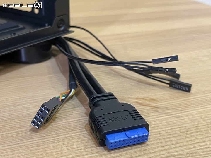 中堅新戰力,特色網狀通風直立中塔機殼 ThermalTake T27 TG ARGB