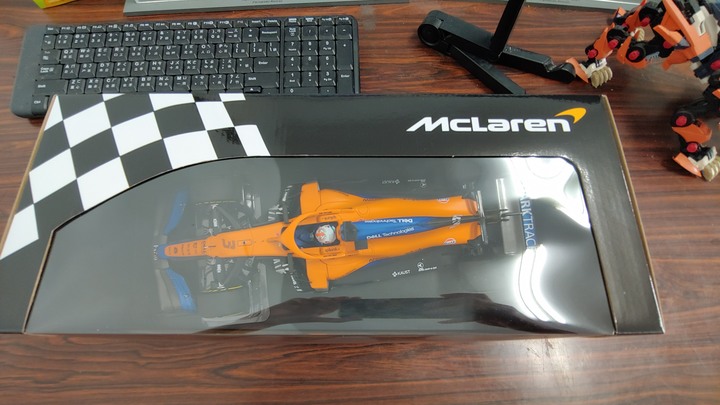 [開箱]1/18 MIMICHAMPS MCLAREN MCL35M