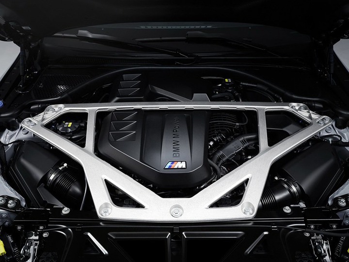 全新BMW M4 CSL正式發表！瘦身109公斤馬力增至550匹