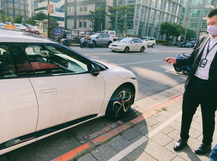 點我看大圖 Porsche Taycan與KIA EV6兩台電動車分享