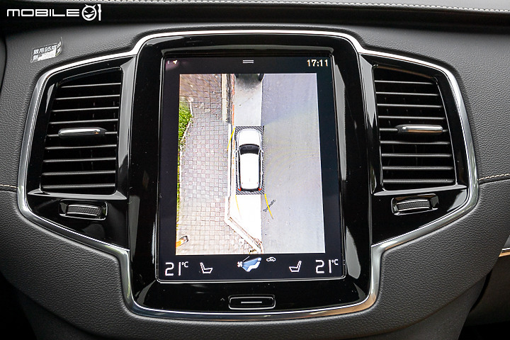 Volvo XC90 Recharge T8 深夜台北城散策｜電能架構大躍進的北歐旗艦！