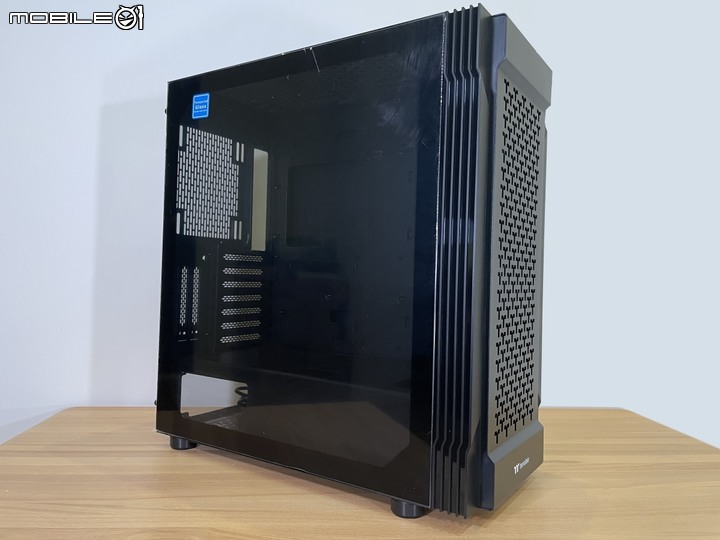 中堅新戰力,特色網狀通風直立中塔機殼 ThermalTake T27 TG ARGB