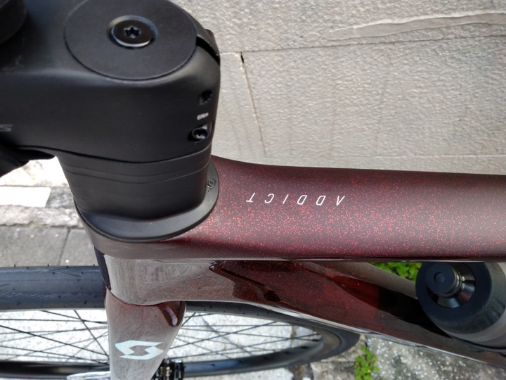 『更新』新車入手補圖片。新⼿購入三級碳⾞SCOTT ADDICT 30銀河星空紅預開箱