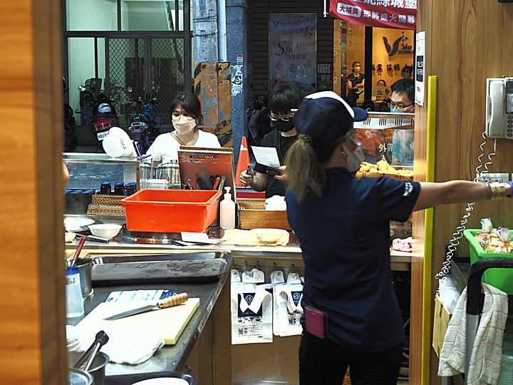 林聰明沙鍋魚頭 — 吃沙鍋菜不吃魚頭，傳承三代好滋味，太陽蛋魯肉飯、火雞肉飯和涼菜更是隱藏版美食