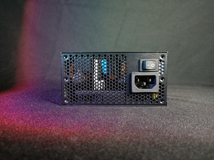 三種願望一次滿足 Phanteks Evolv Shift XT + Phanteks Revolt SFX金牌 650W 開箱評測