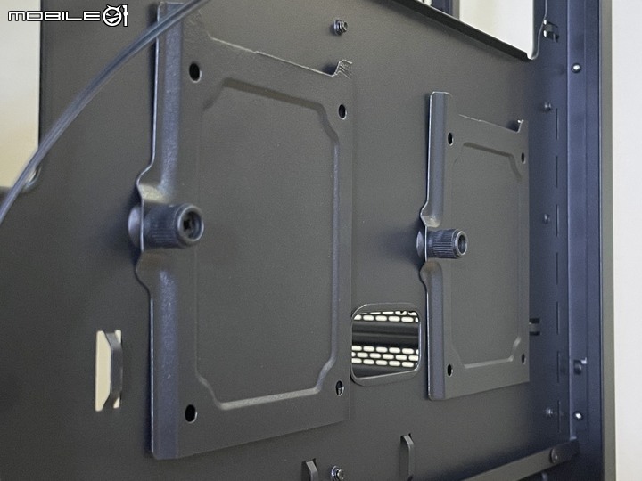 中堅新戰力,特色網狀通風直立中塔機殼 ThermalTake T27 TG ARGB