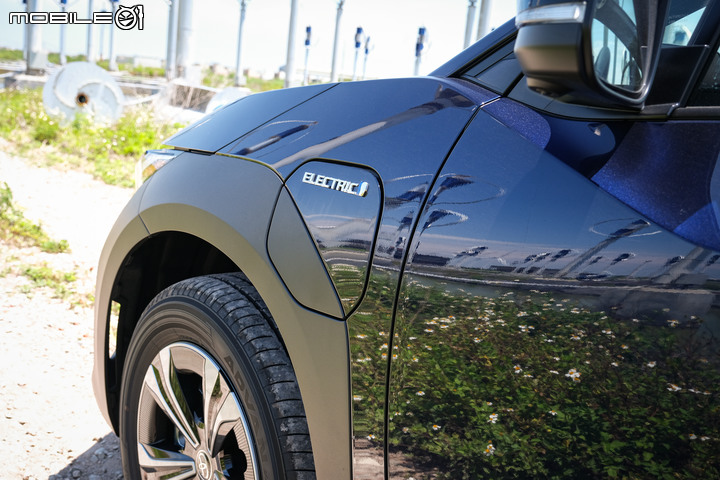 Toyota bZ4X 700公里長途試駕|加速、電耗完整測試;將化身電動車界的RAV4!