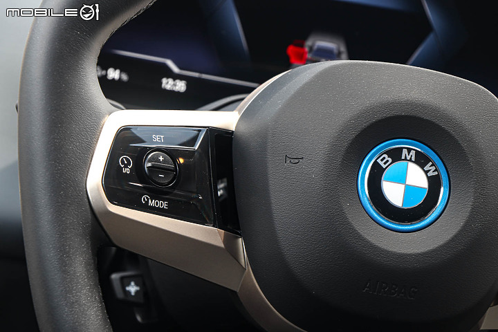 BMW iX xDrive40 旗艦版試駕｜初嘗巴伐利亞發動機的轉型代表作！