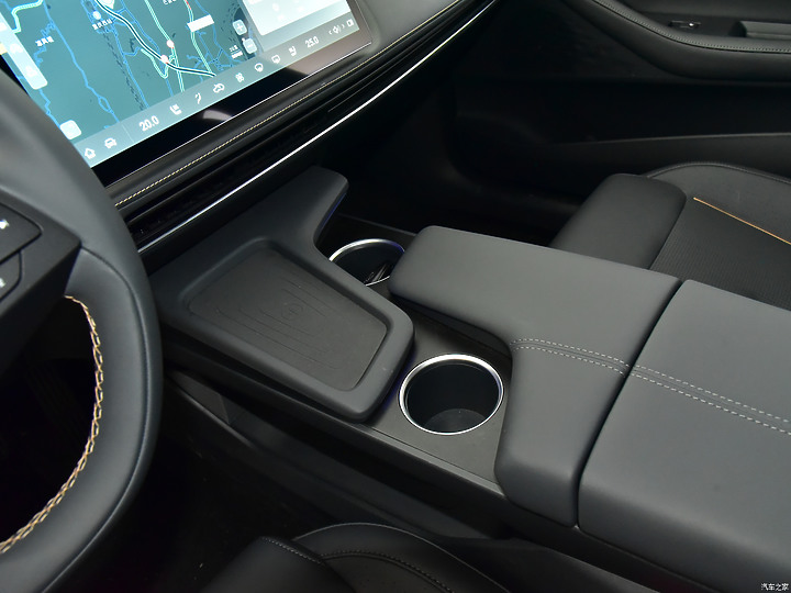 長安深藍純電 SL03