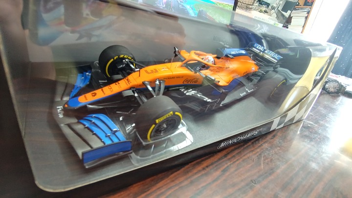[開箱]1/18 MIMICHAMPS MCLAREN MCL35M