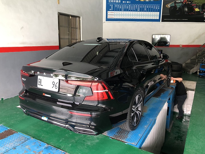 點我看大圖 末代雙出尾管---S60瑪瑙黑開箱&Polestar軟體性能優化