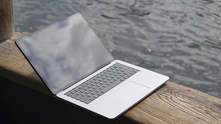 點我看大圖 邁向高性能筆電,同時變身平板 Microsoft Surface Laptop Studio 商務版