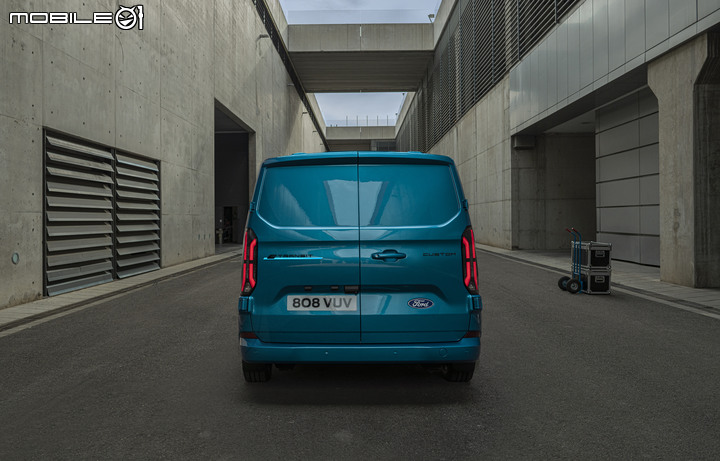 【海外新訊】Ford E-Transit Custom正式亮相,380公里續航力、明年量產上市!