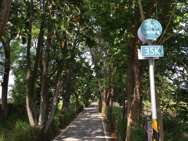 台南山海圳綠道自行車道