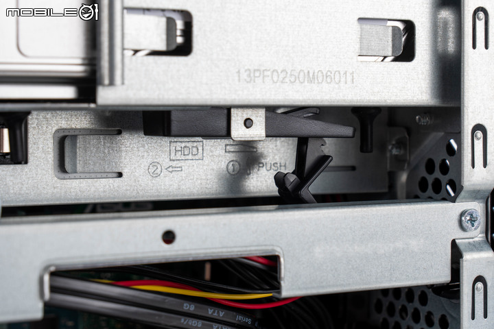 ASUS ExpertCenter D9 Mini Tower(D900MC) 商用主機開箱 在精簡空間內提供高度擴充彈性
