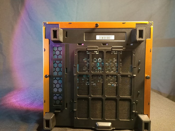 少女的首飾盒 Thermaltake曜越 The Tower 100 尊爵金 開箱評測