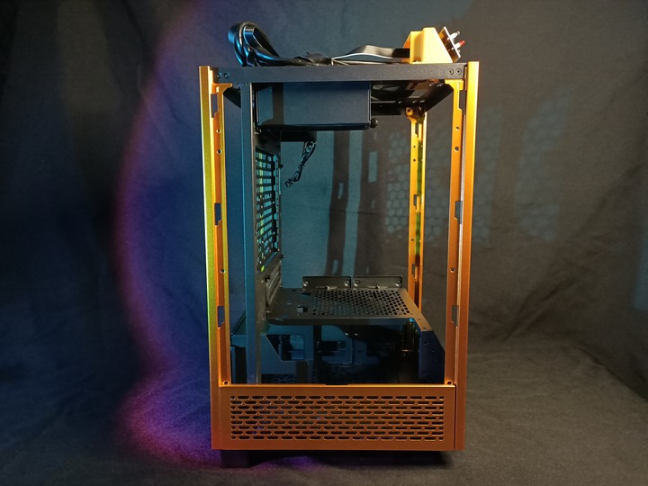 少女的首飾盒 Thermaltake曜越 The Tower 100 尊爵金 開箱評測