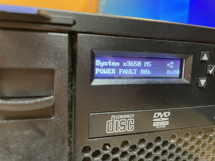 聯想伺服器 X3650 M5 開機顯示 「System x3650 M5 POWER FAULT 00h」,求助!