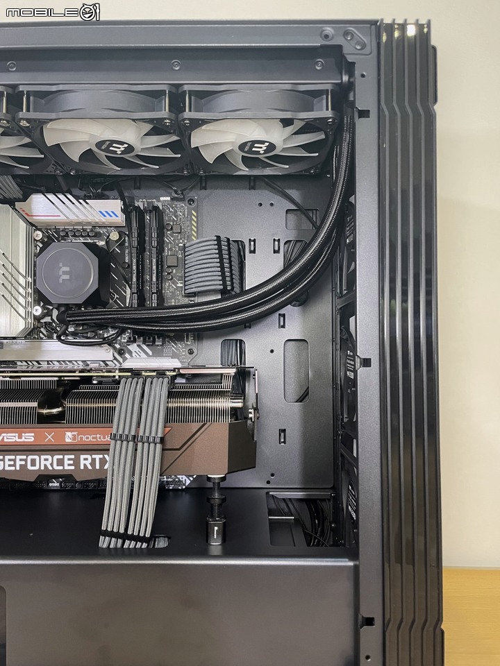 中堅新戰力,特色網狀通風直立中塔機殼 ThermalTake T27 TG ARGB