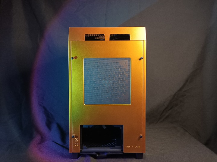 少女的首飾盒 Thermaltake曜越 The Tower 100 尊爵金 開箱評測