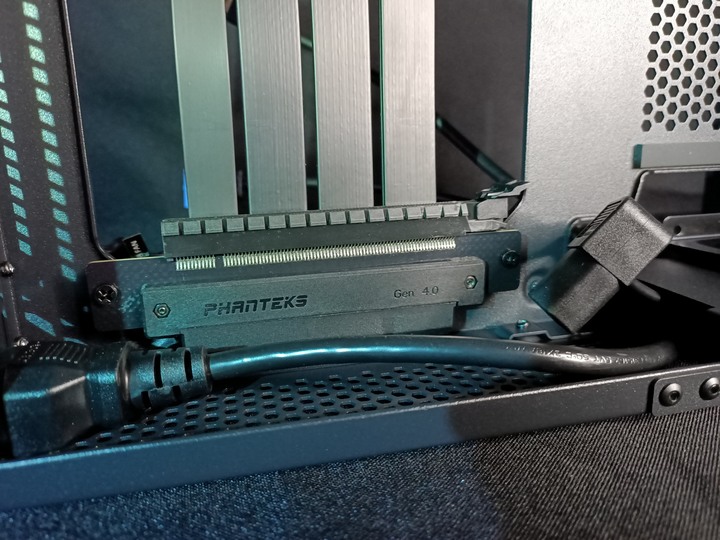 三種願望一次滿足 Phanteks Evolv Shift XT + Phanteks Revolt SFX金牌 650W 開箱評測