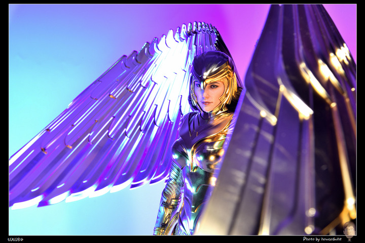 點我看大圖 【開箱】Hot Toys - 神力女超人 金鷹盔甲DX版