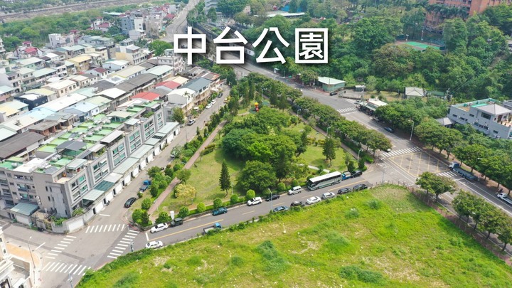 點我看大圖 New 北屯【大城 二月埕】美式生活 三公園環繞 樂活自住宅 空拍分享