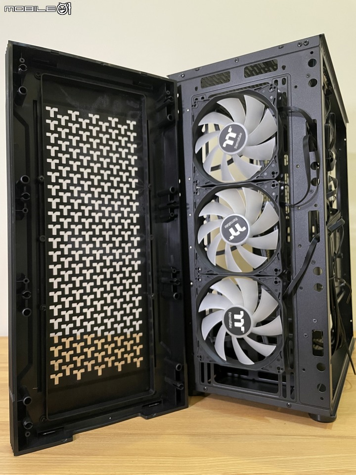 中堅新戰力,特色網狀通風直立中塔機殼 ThermalTake T27 TG ARGB
