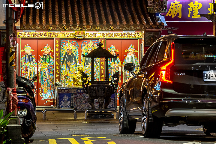 Volvo XC90 Recharge T8 深夜台北城散策|電能架構大躍進的北歐旗艦!