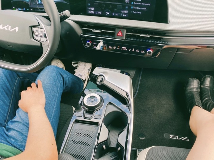 點我看大圖 Porsche Taycan與KIA EV6兩台電動車分享