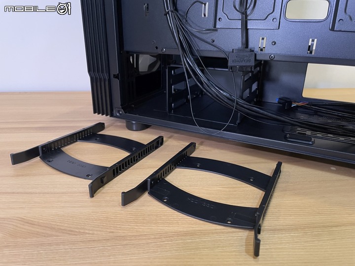 中堅新戰力,特色網狀通風直立中塔機殼 ThermalTake T27 TG ARGB