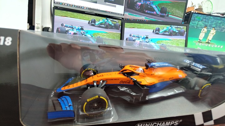 [開箱]1/18 MIMICHAMPS MCLAREN MCL35M