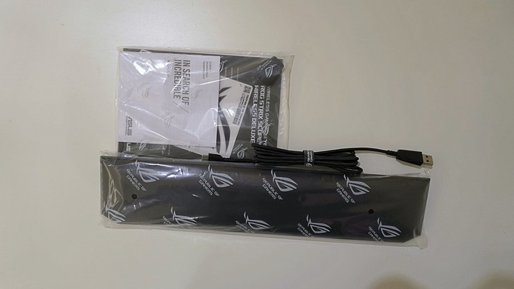 [休賢開箱]我的第一把無線鍵盤!! ROG Strix Scope RX TKL Wireless Deluxe簡單開箱