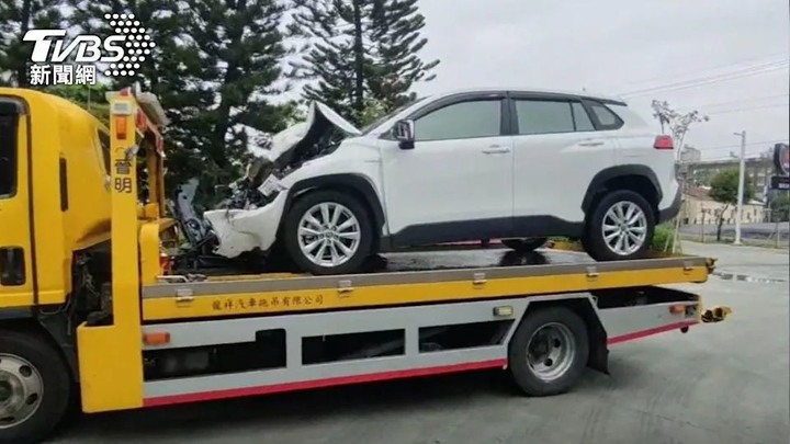 疑自動駕駛釀禍!警車台88上遭追撞 上班車流紫爆回堵