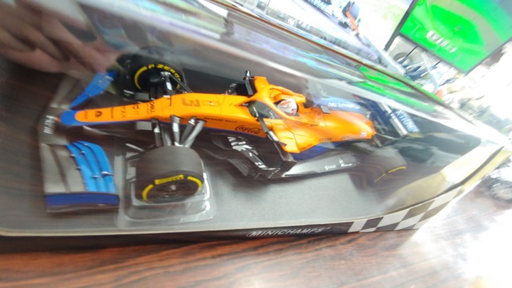 [開箱]1/18 MIMICHAMPS MCLAREN MCL35M