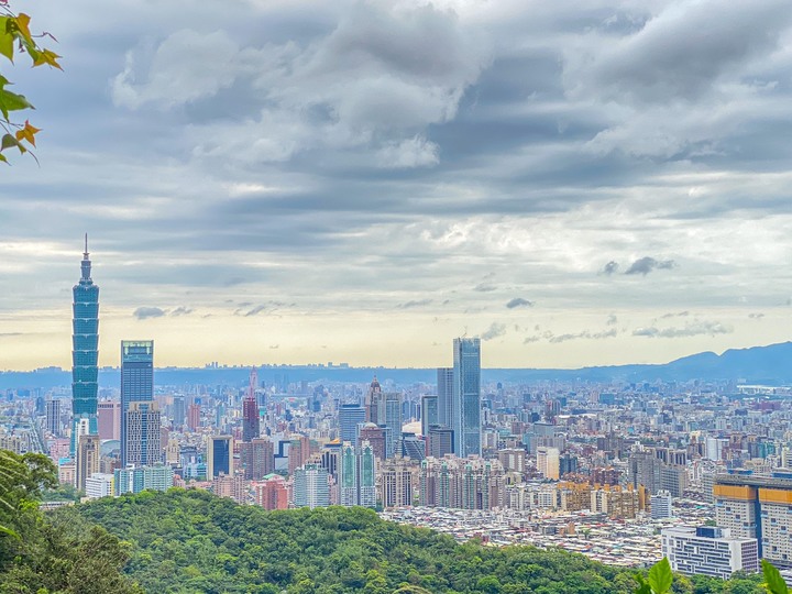 台北南港｜南港山．親民好走的小百岳，飽覽101跟台北市區風景