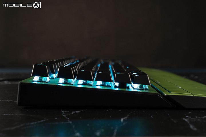 《最後一戰：無限》多人遊戲第 2 季試玩，同場加映 Razer 聯名周邊開箱！